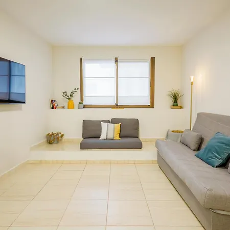 Cozzy Carolina Iii Apartment