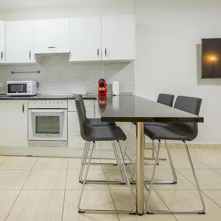 Cozzy Carolina Iii Apartment